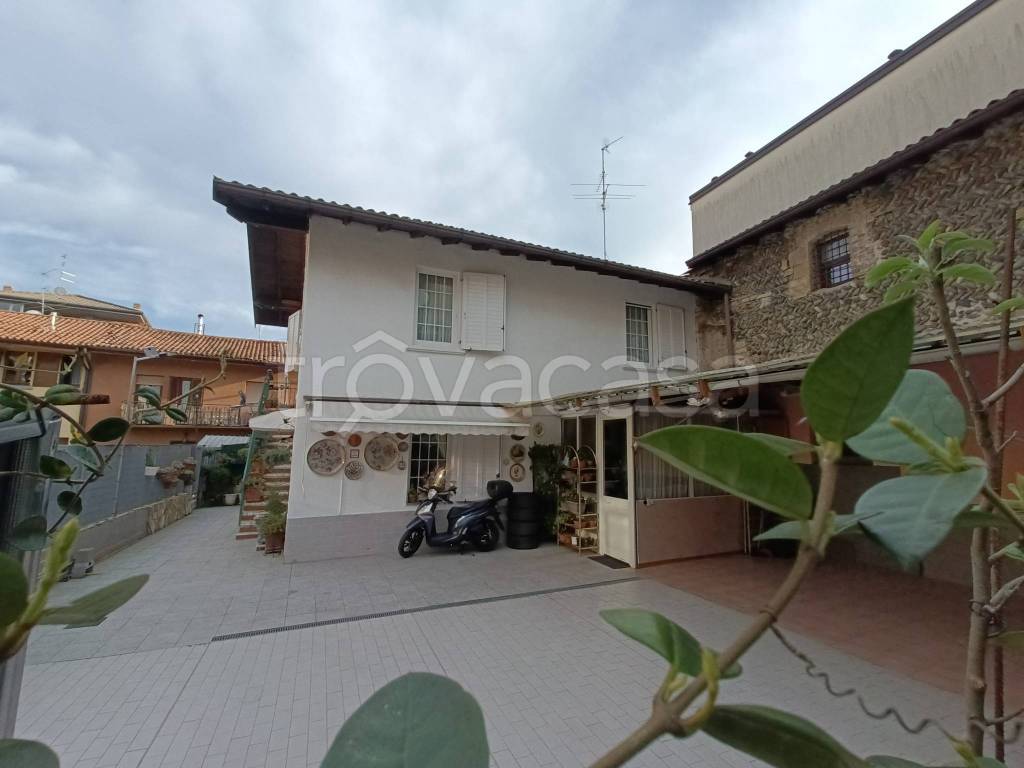 casa indipendente in vendita ad Azzano San Paolo