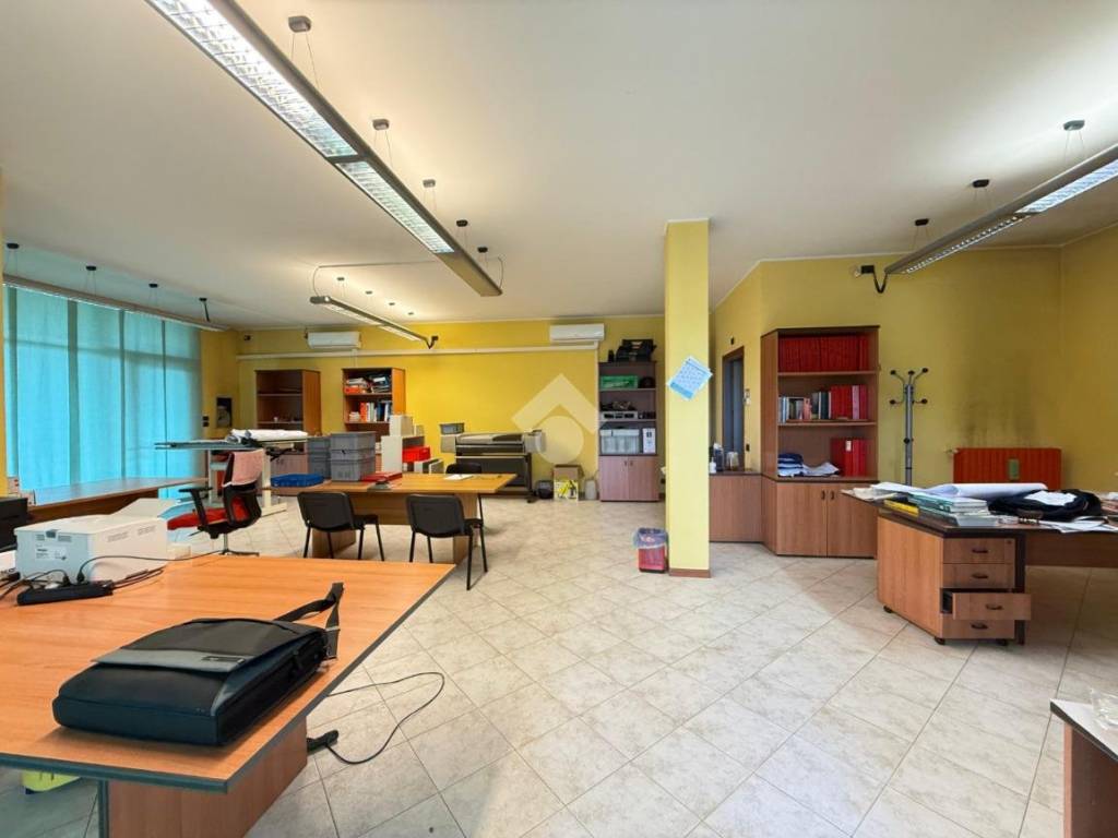 ufficio in vendita ad Azzano San Paolo