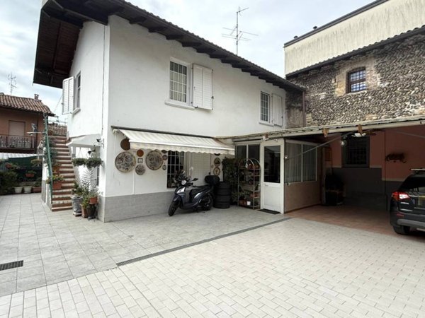 casa indipendente in vendita ad Azzano San Paolo