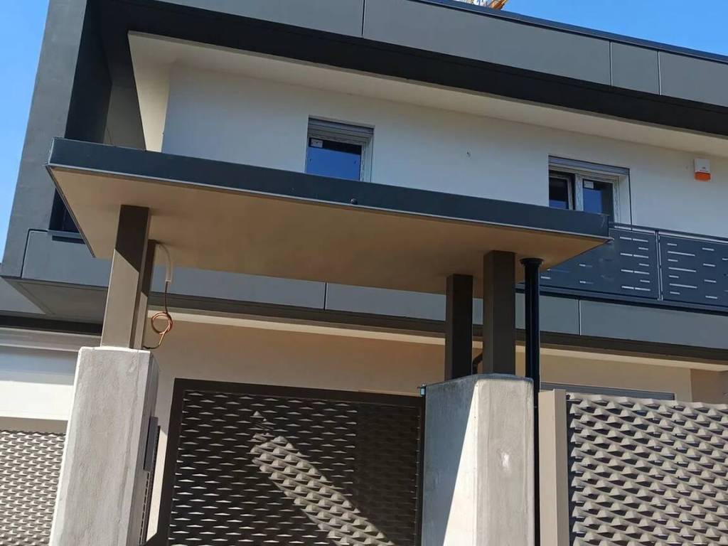 casa indipendente in vendita ad Azzano San Paolo