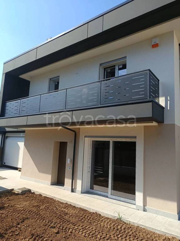 casa indipendente in vendita ad Azzano San Paolo