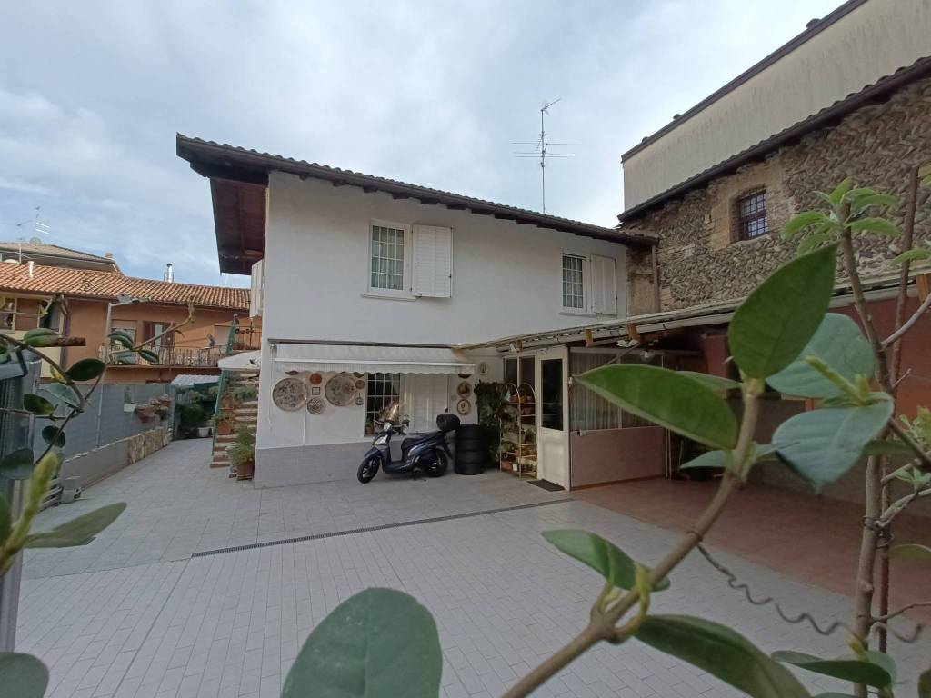 quadrivano in vendita ad Azzano San Paolo
