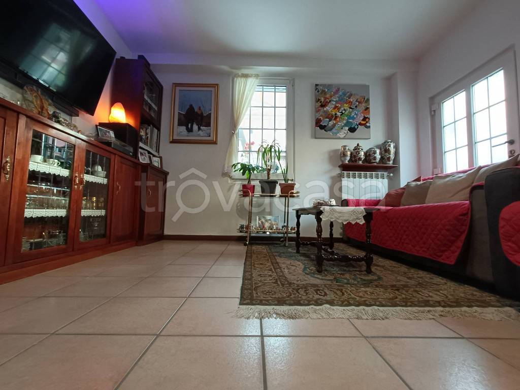 casa indipendente in vendita ad Azzano San Paolo