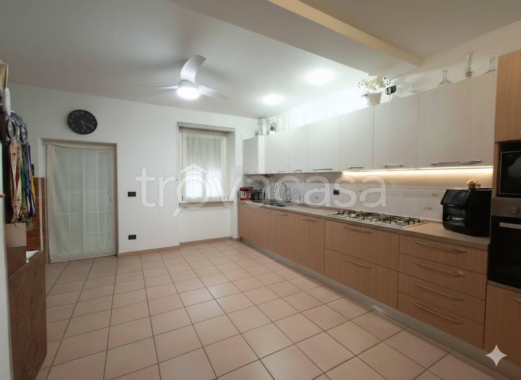 casa indipendente in vendita ad Azzano San Paolo