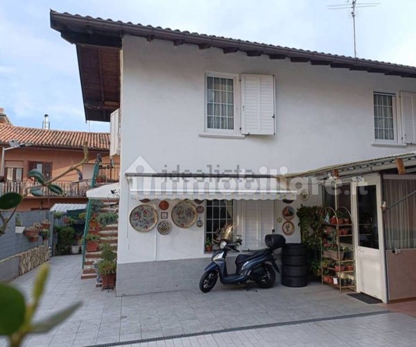 casa indipendente in vendita ad Azzano San Paolo