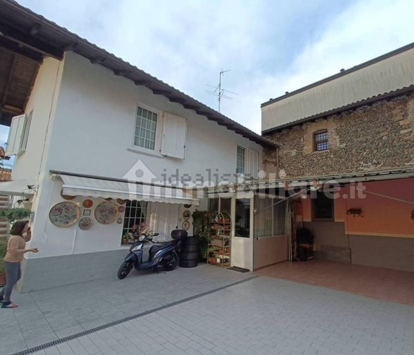 quadrivano in vendita ad Azzano San Paolo