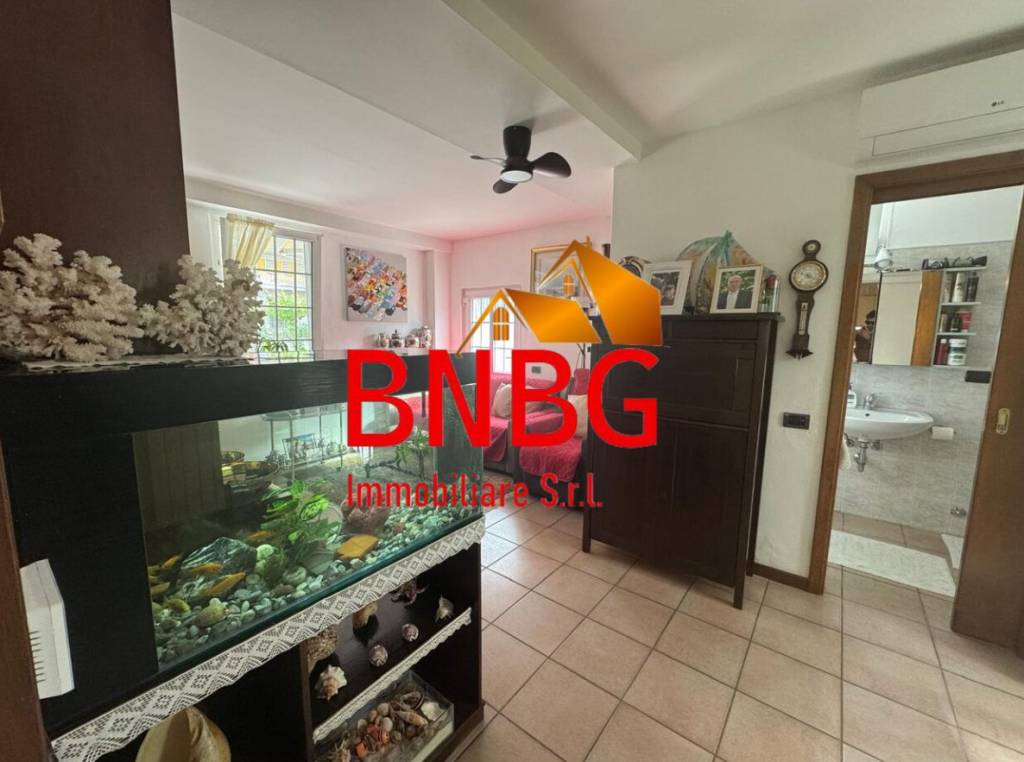 casa indipendente in vendita ad Azzano San Paolo