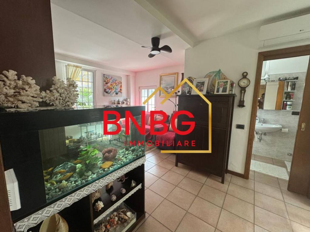 casa indipendente in vendita ad Azzano San Paolo