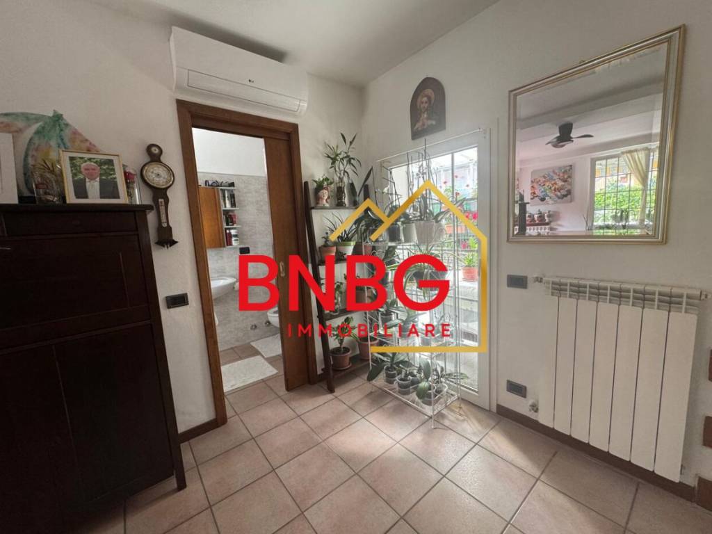 casa indipendente in vendita ad Azzano San Paolo