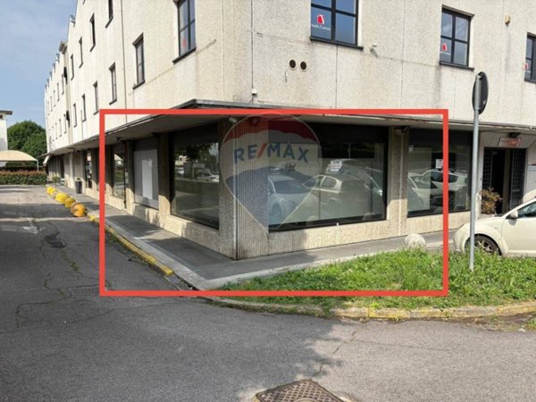 negozio in vendita ad Azzano San Paolo