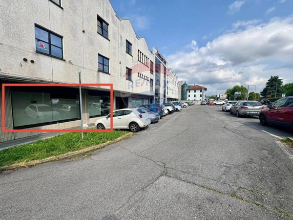 negozio in vendita ad Azzano San Paolo