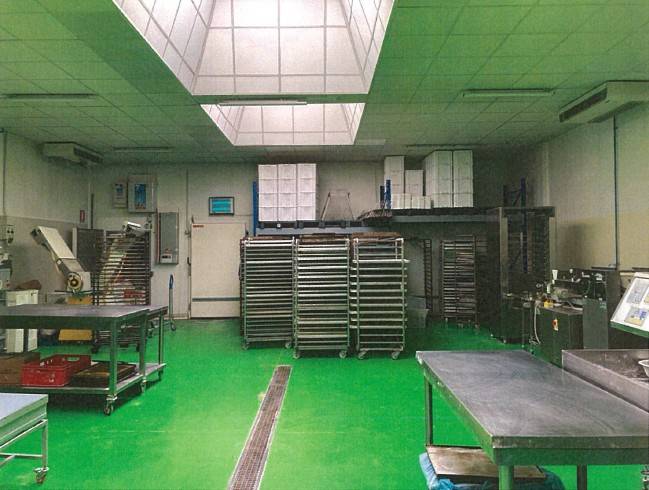 locale commerciale in vendita ad Azzano San Paolo