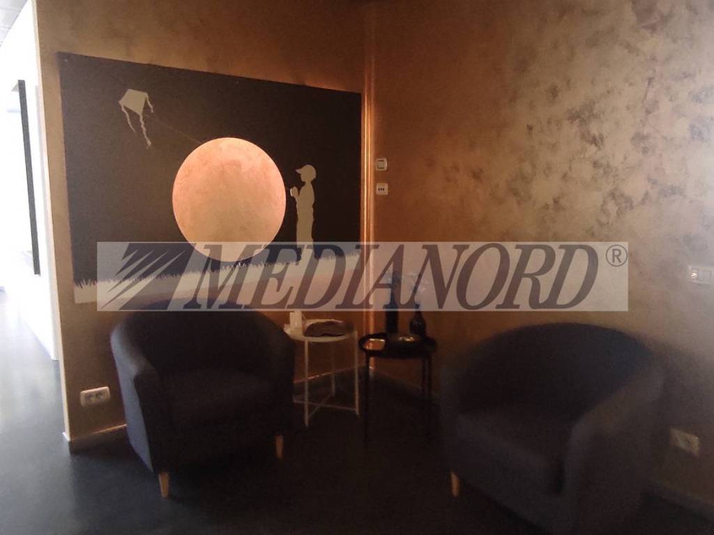 ufficio in vendita ad Azzano San Paolo