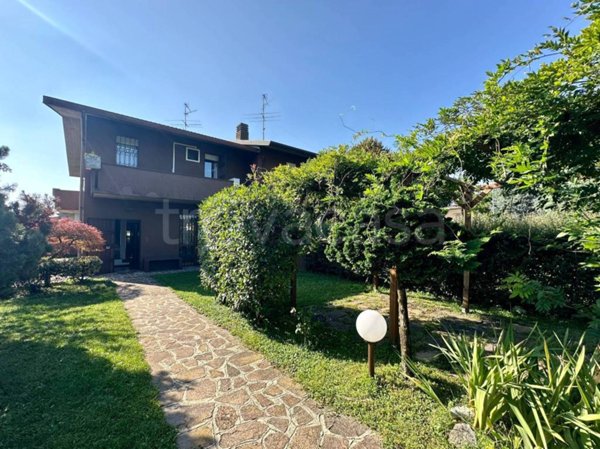 casa indipendente in vendita ad Azzano San Paolo