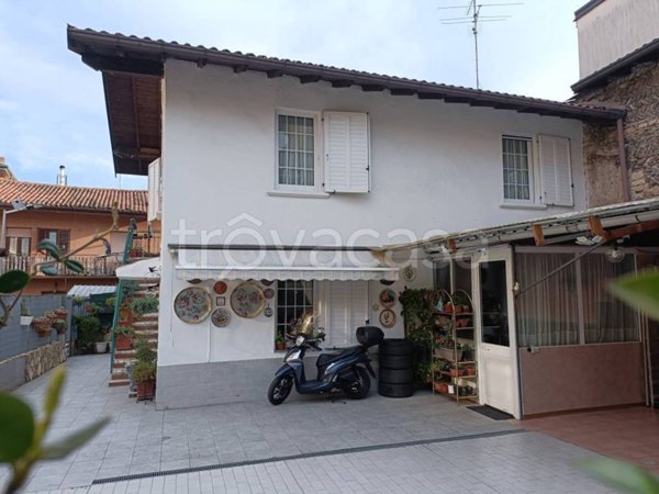 casa indipendente in vendita ad Azzano San Paolo