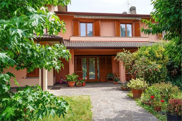 casa indipendente in vendita ad Azzano San Paolo