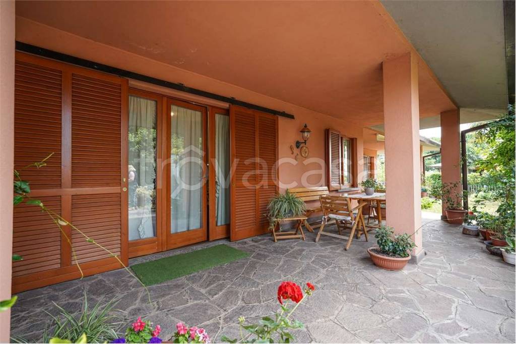 casa indipendente in vendita ad Azzano San Paolo