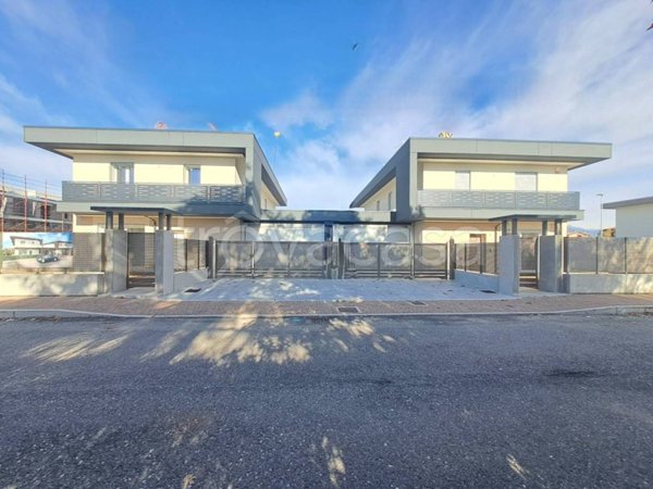 casa indipendente in vendita ad Azzano San Paolo