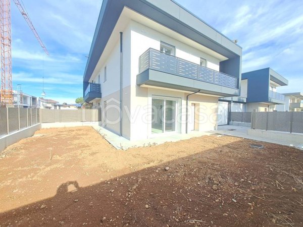 casa indipendente in vendita ad Azzano San Paolo