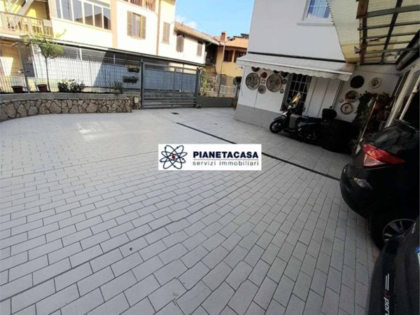 casa indipendente in vendita ad Azzano San Paolo