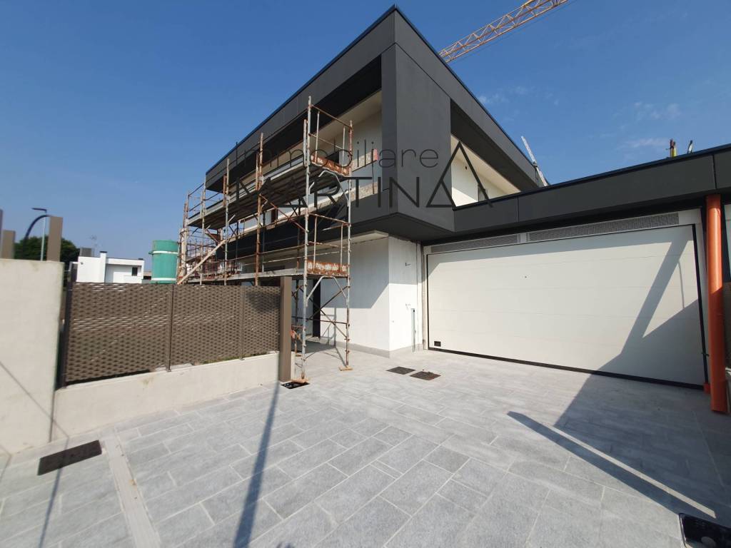 casa indipendente in vendita ad Azzano San Paolo