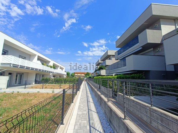 appartamento in vendita ad Azzano San Paolo