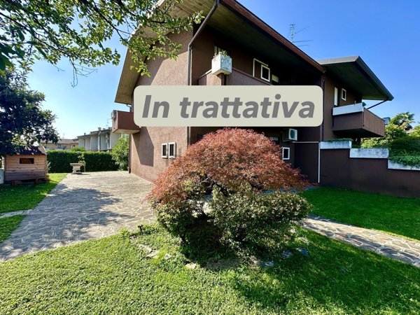 casa indipendente in vendita ad Azzano San Paolo