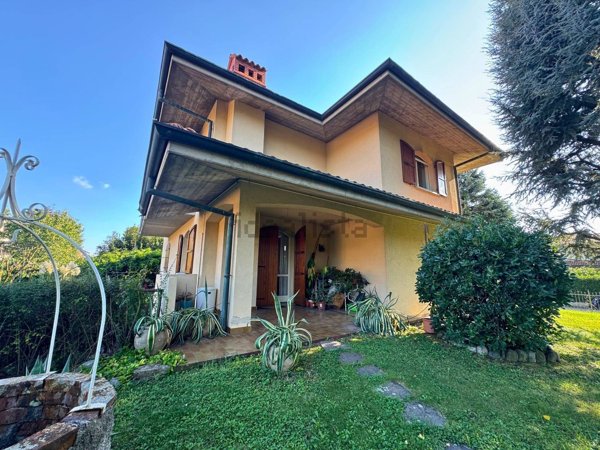 casa indipendente in vendita ad Azzano San Paolo