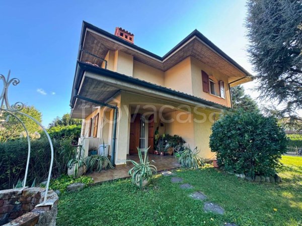 casa indipendente in vendita ad Azzano San Paolo