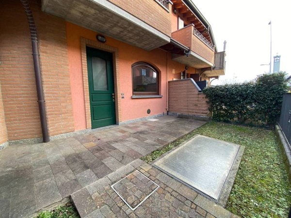 casa indipendente in vendita ad Azzano San Paolo