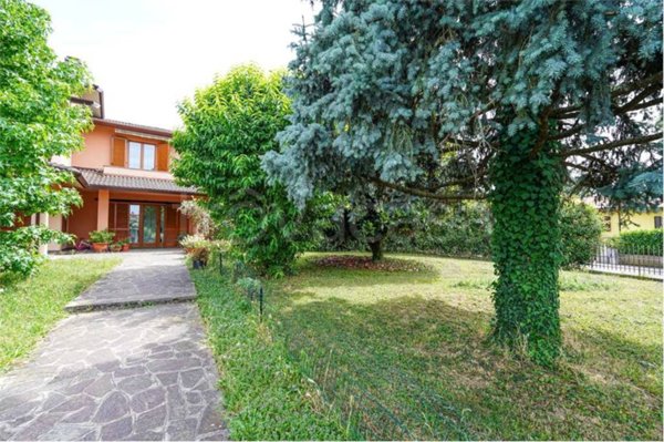 casa indipendente in vendita ad Azzano San Paolo