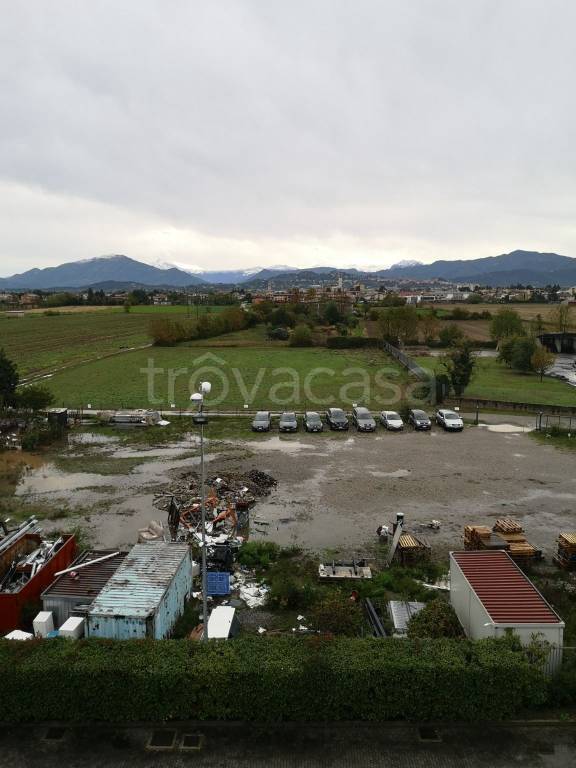 terreno edificabile in vendita ad Azzano San Paolo