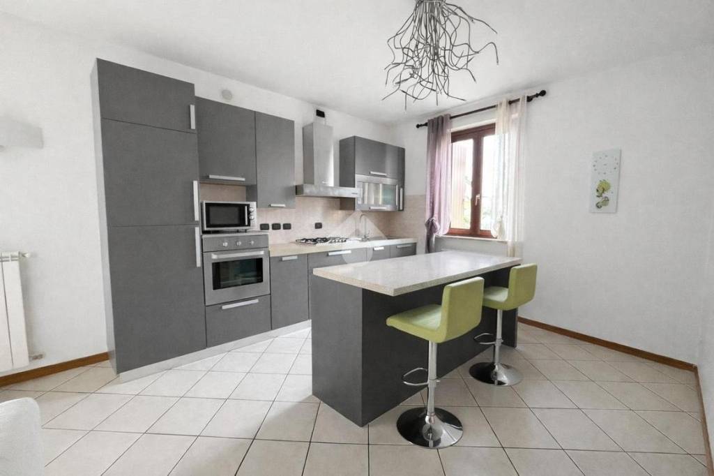 appartamento in vendita ad Azzano San Paolo