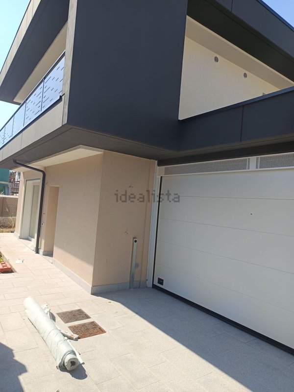 casa indipendente in vendita ad Azzano San Paolo