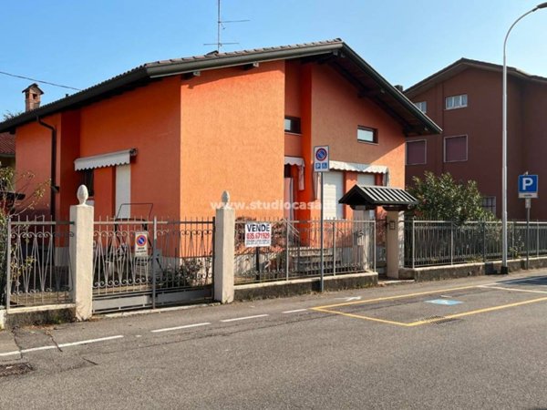 casa indipendente in vendita ad Azzano San Paolo