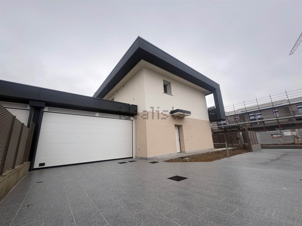 casa indipendente in vendita ad Azzano San Paolo