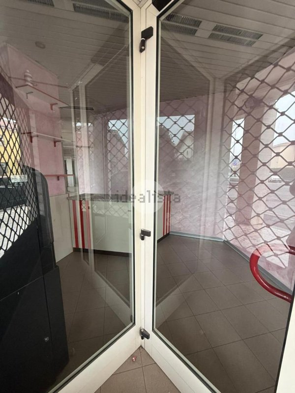negozio in vendita ad Azzano San Paolo