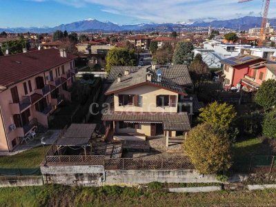 casa indipendente in vendita ad Azzano San Paolo