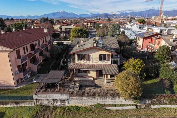 casa indipendente in vendita ad Azzano San Paolo
