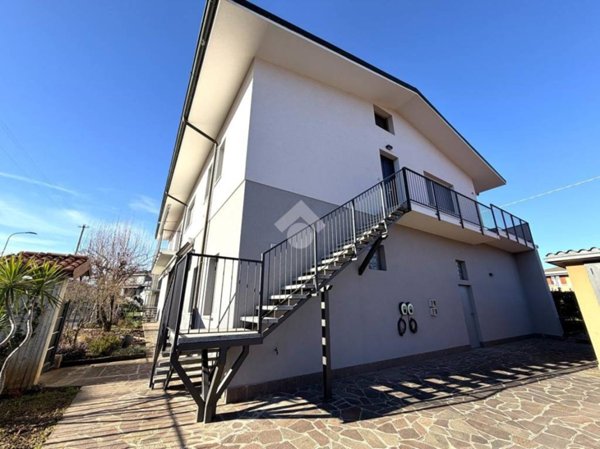 appartamento in vendita ad Azzano San Paolo