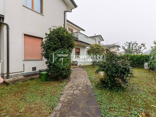 casa indipendente in vendita ad Azzano San Paolo