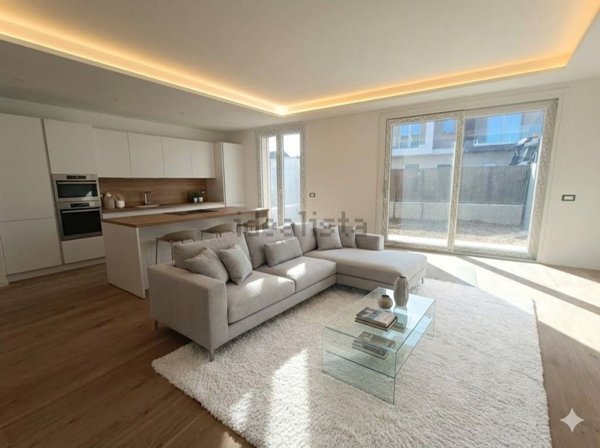 casa indipendente in vendita ad Azzano San Paolo