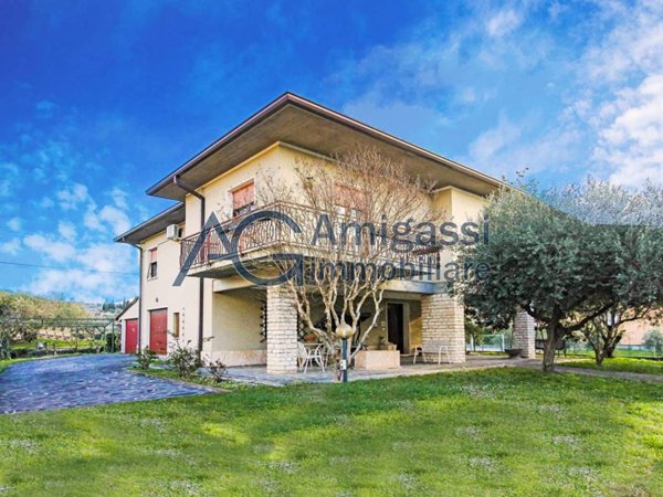 casa indipendente in vendita ad Azzano San Paolo