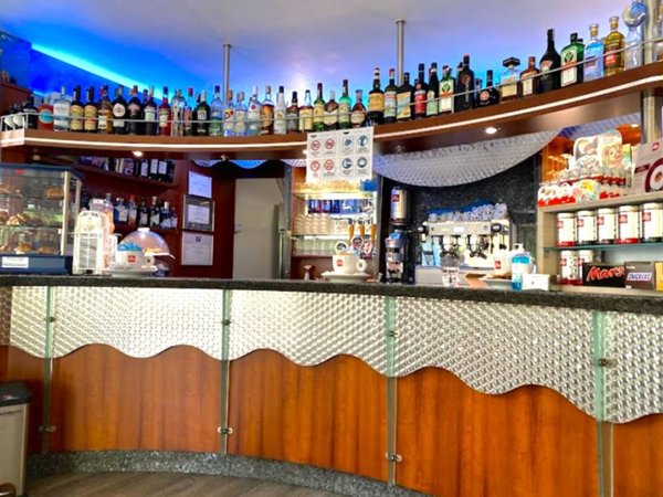 negozio in vendita ad Azzano San Paolo