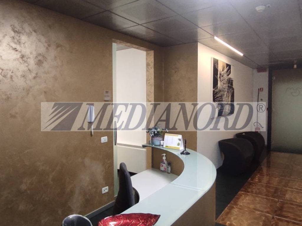 ufficio in vendita ad Azzano San Paolo