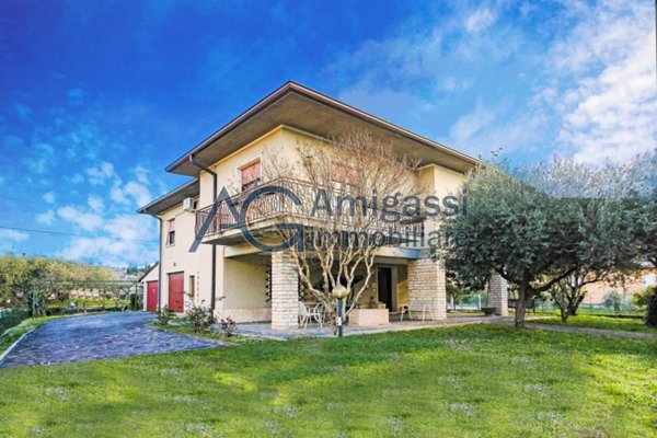 casa indipendente in vendita ad Azzano San Paolo