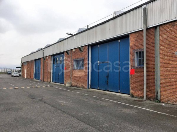 locale commerciale in vendita ad Azzano San Paolo