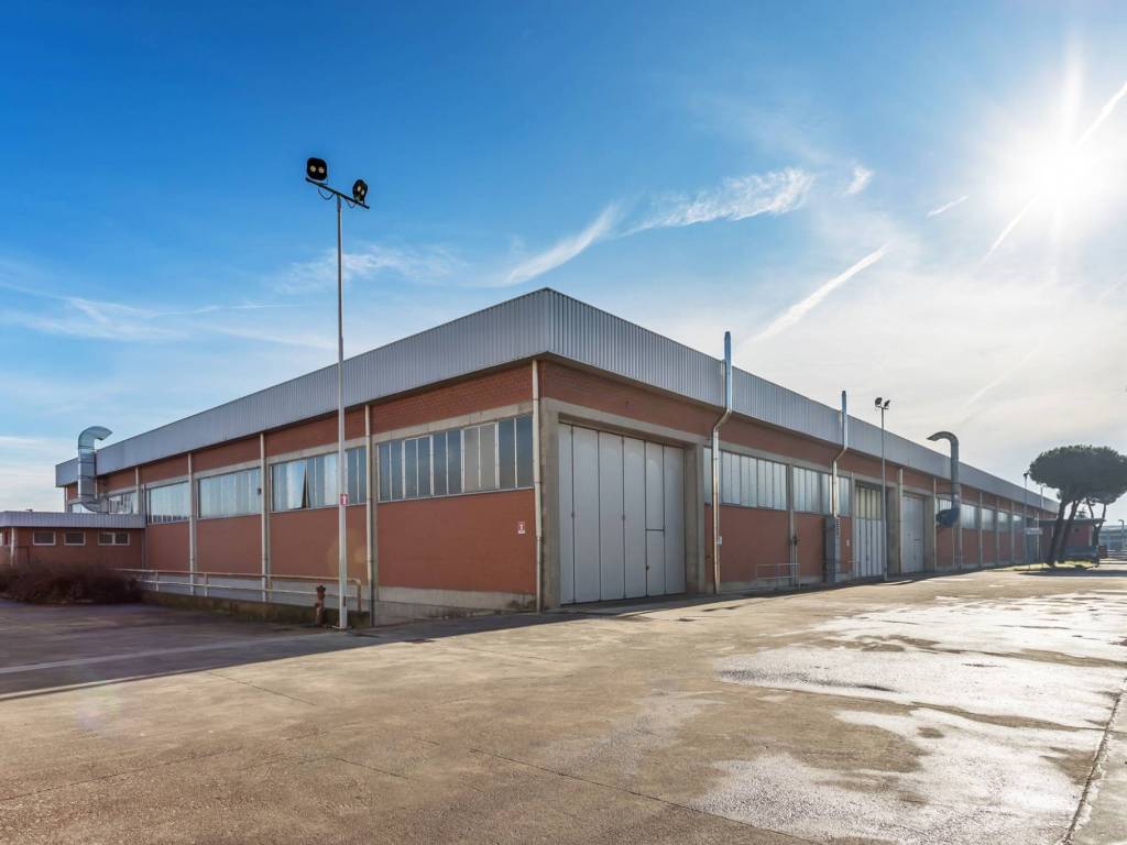 capannone in vendita ad Azzano San Paolo