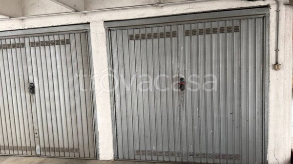 negozio in vendita ad Azzano San Paolo