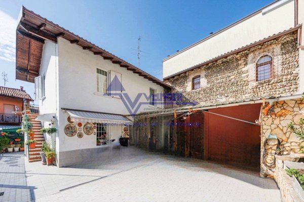 casa indipendente in vendita ad Azzano San Paolo